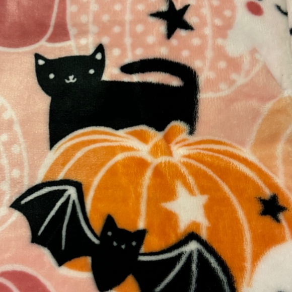 Halloween Collection | NWT Halloween Print Luxury Fleece Throw - Picture 2 of 5